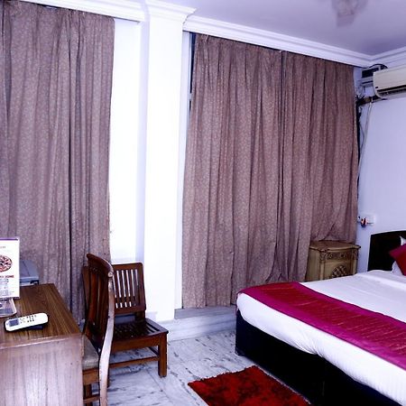 Batra Holiday Home - Couple Friendly Stays Delhi  Bagian luar foto