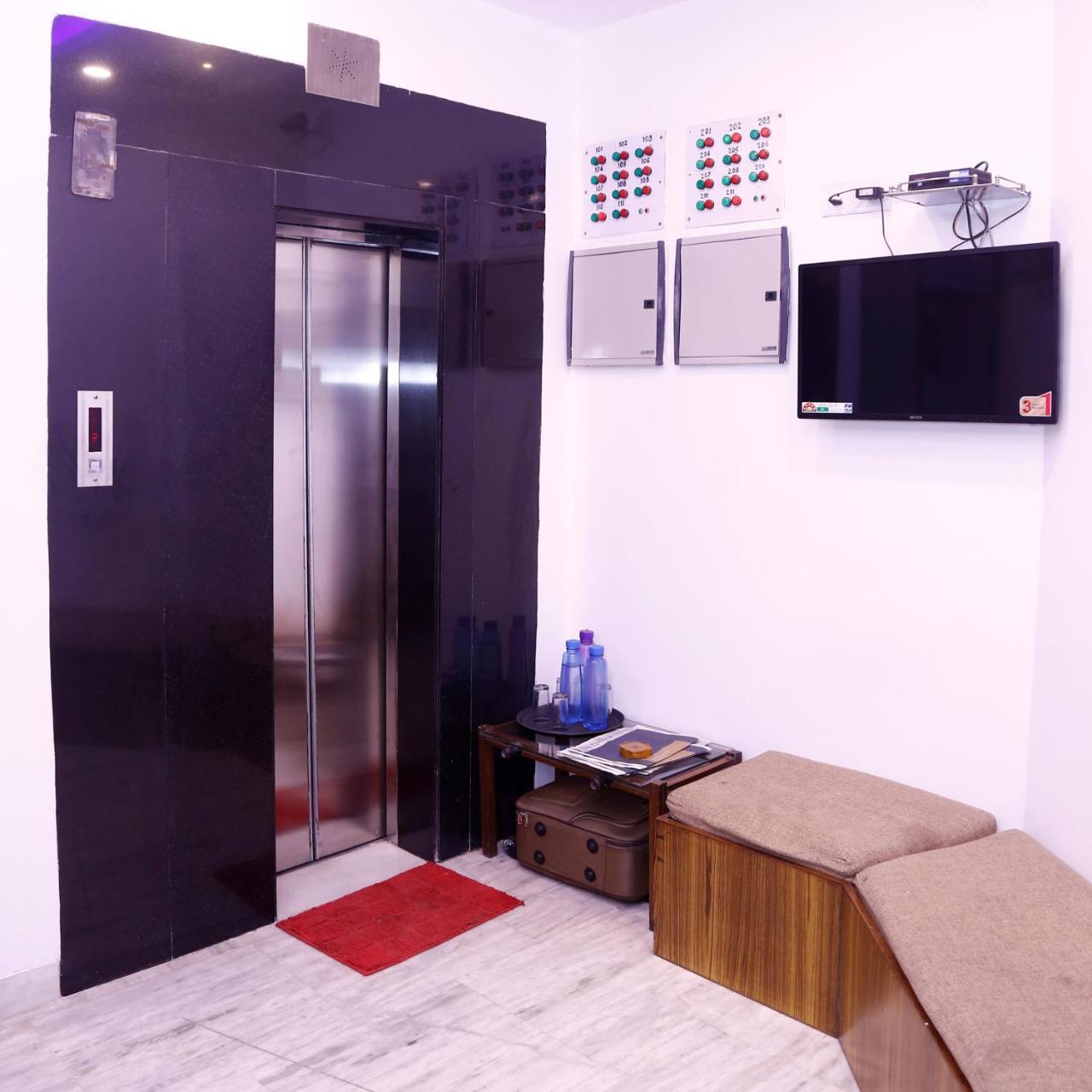 Batra Holiday Home - Couple Friendly Stays Delhi  Bagian luar foto