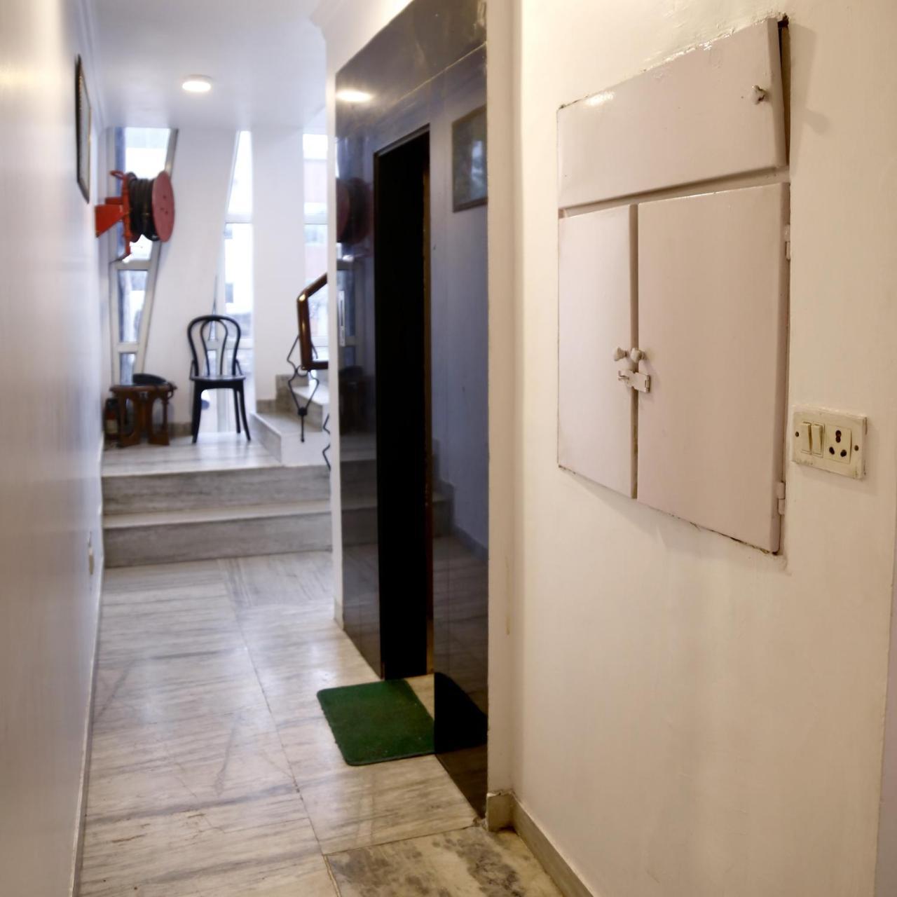 Batra Holiday Home - Couple Friendly Stays Delhi  Bagian luar foto