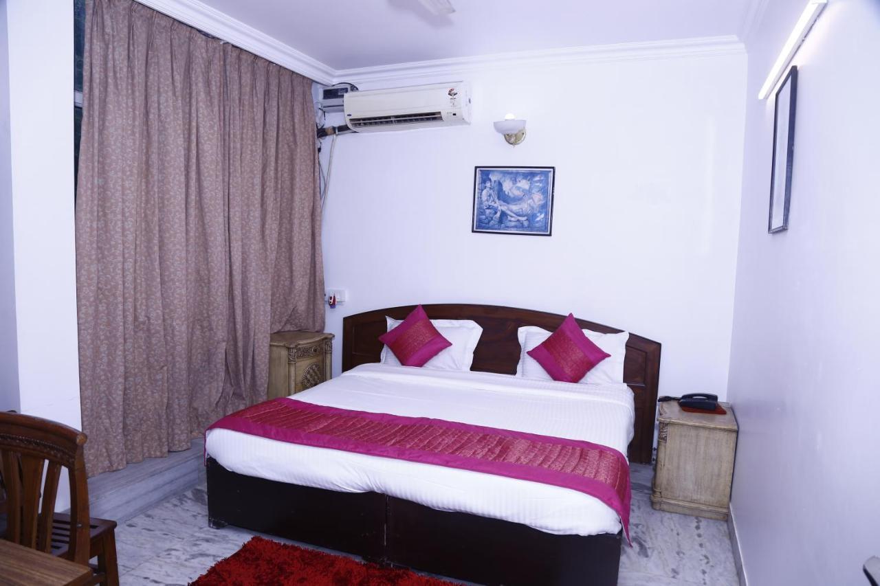 Batra Holiday Home - Couple Friendly Stays Delhi  Bagian luar foto